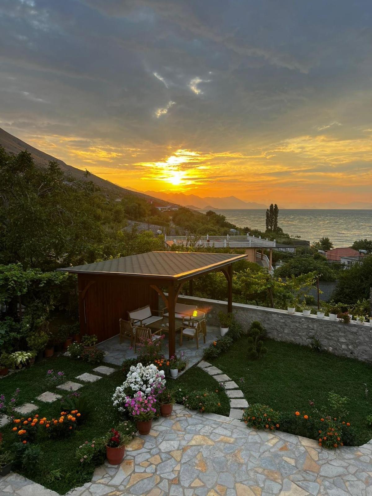 Aloha House Hotel Shkodër Exterior foto